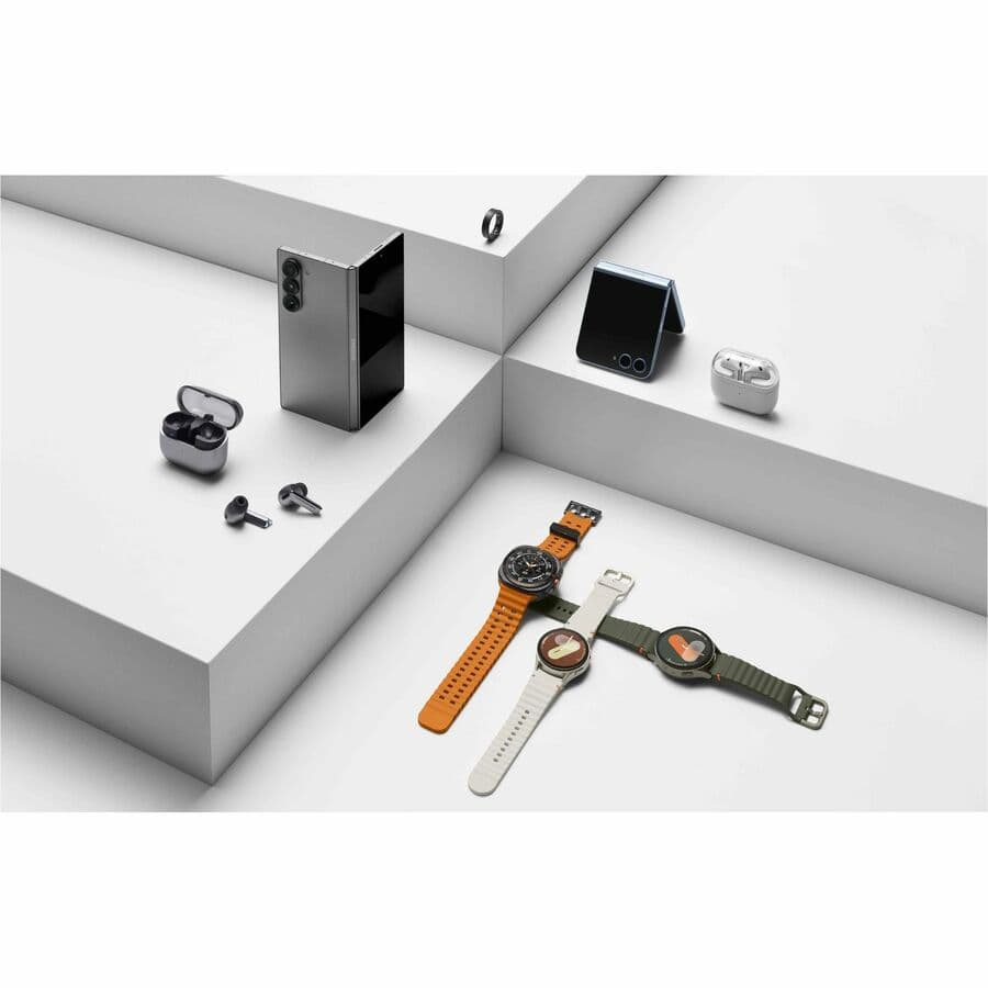 Samsung Galaxy Buds3 Pro White true wireless earbuds with charging case and ear tips