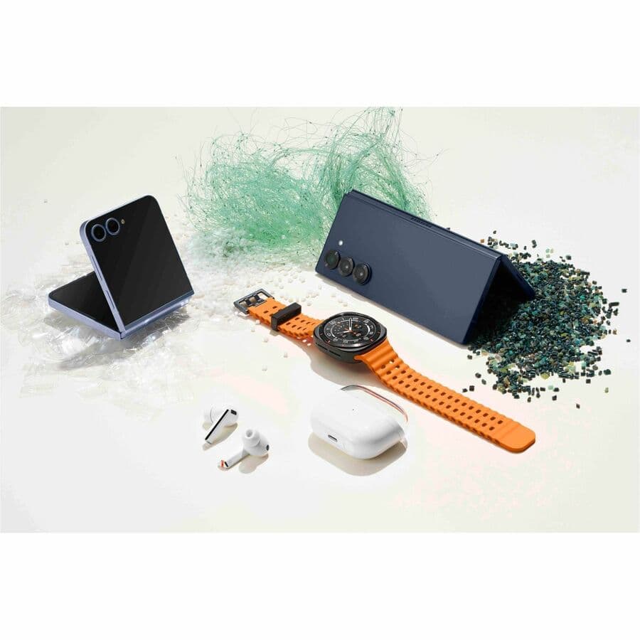 Samsung Galaxy Buds3 Pro White true wireless earbuds with charging case and ear tips