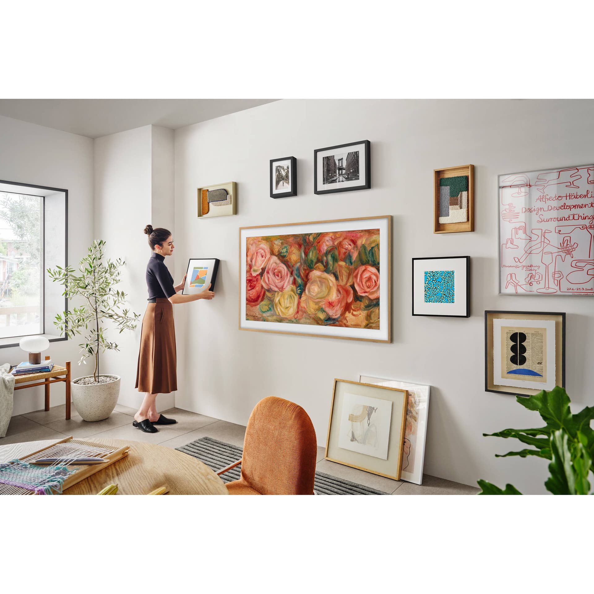 Samsung 32-inch QLED 4K Smart TV with The Frame design and SolarCell Remote